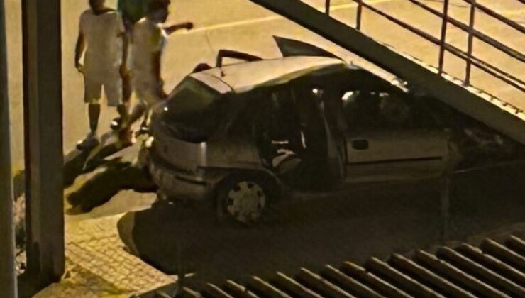 Mersin’de otomobil üst geçide çarptı: 6 yaralı