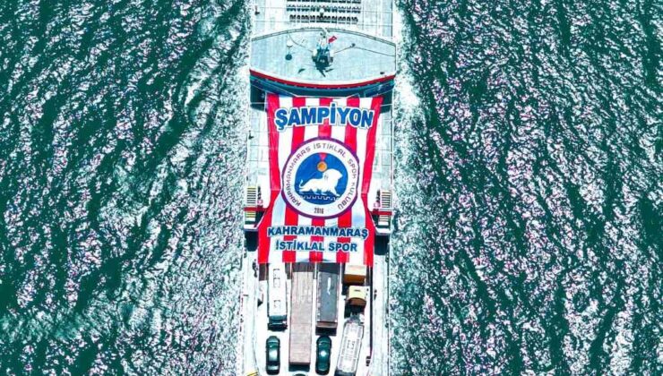 ’Şampiyon Kahramanmaraş İstiklalspor’ yazılı dev pankart denizde dalgalandı