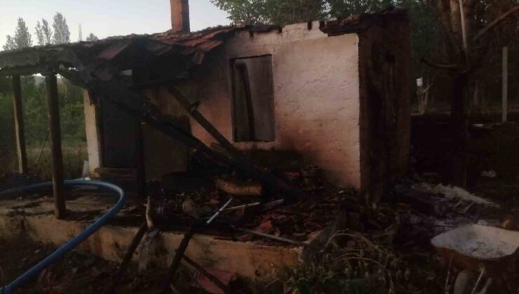 Şarkikaraağaç’ta bahçe evi yangında kullanılamaz hale geldi