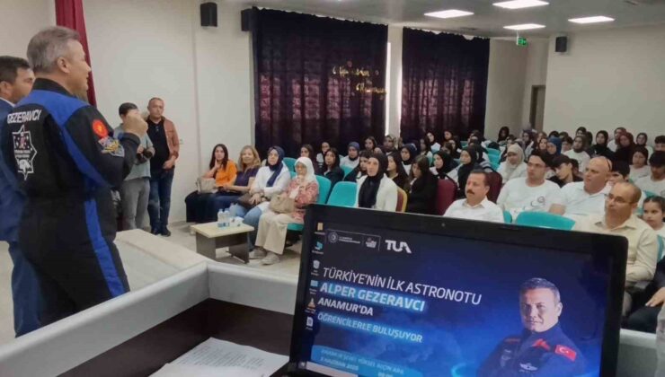 Türkiye’nin ilk astronotu Alper Gezeravcı, Anamur’da öğrencilerle buluştu