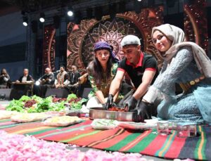 Urfa’nın siyah gülü ile Isparta’nın pembe gülü buluştu