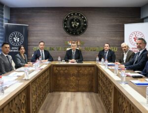 Vali Toros, gençlik ve spor faaliyetlerini değerlendirdi