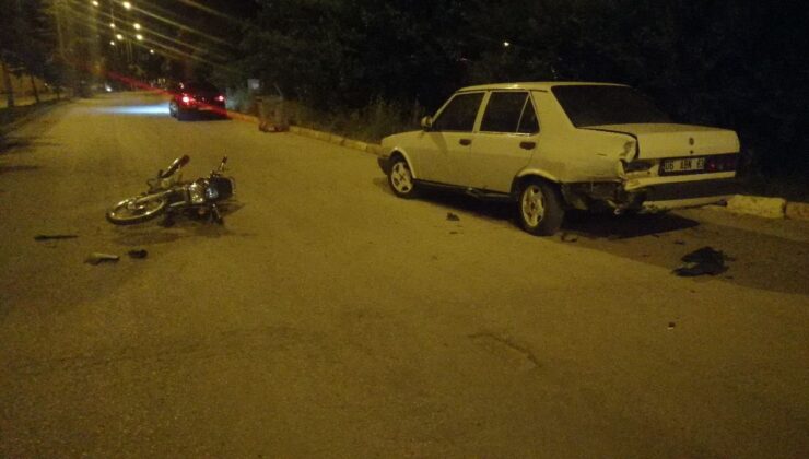 Yalvaç’ta park halindeki araca çarpan 17 yaşındaki motosiklet sürücüsü ağır yaralandı