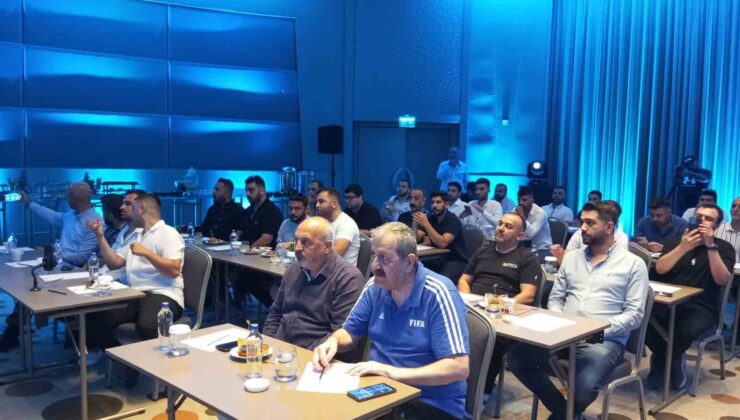 Adana Demirsporlu taraftarlardan “Yaşasın Demirspor” kampanyası