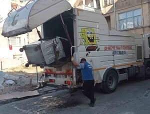 Akdeniz Belediyesinden temiz kent ve sağlıklı çevre için kesintisiz hizmet
