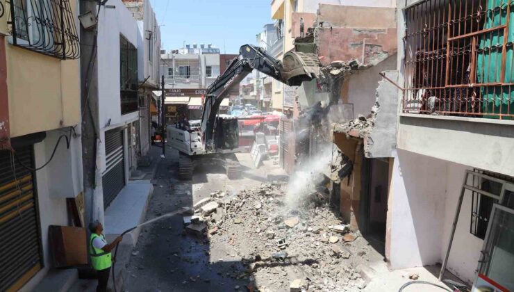 Akdeniz’de metruk yapılar tek tek yıkılıyor