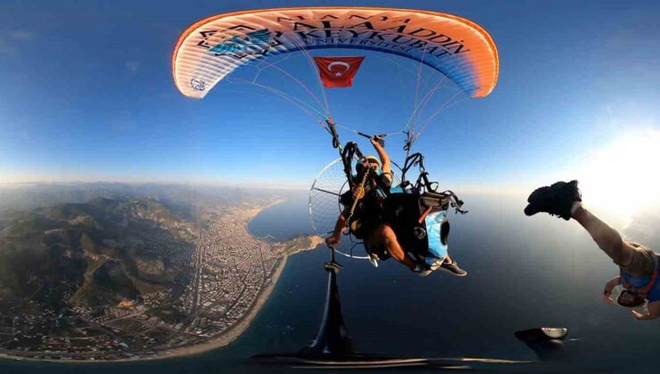 Alanya semalarında 1600 metrede Türk bayrağı dalgalandırıldı