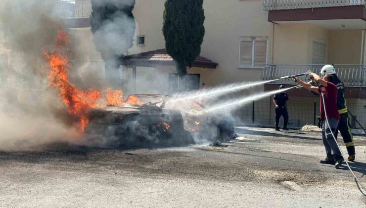 Alanya’da seyir halindeki otomobil alev alev yandı