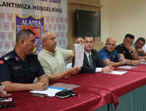 Alanya’da zabıtadan taksilere sivil takip