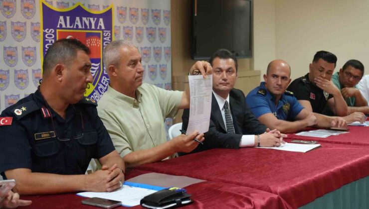 Alanya’da zabıtadan taksilere sivil takip