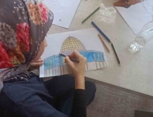 Anamur’da Yaz Kur’an Kursu öğrencilerinden Gazze’ye çizimli destek