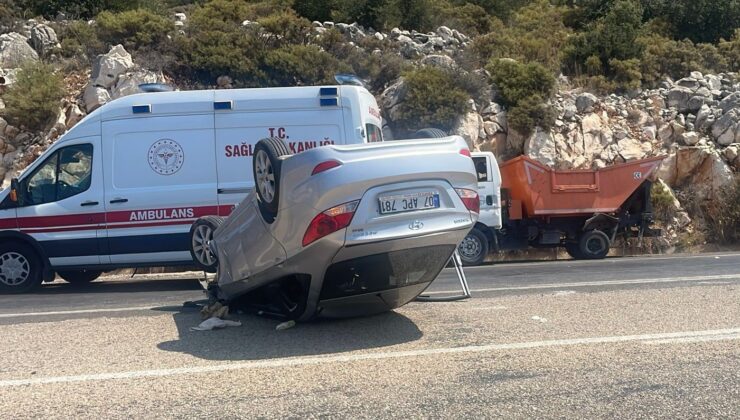 Antalya’da çöp kamyonuna çarpan araç takla attı: 3 yaralı