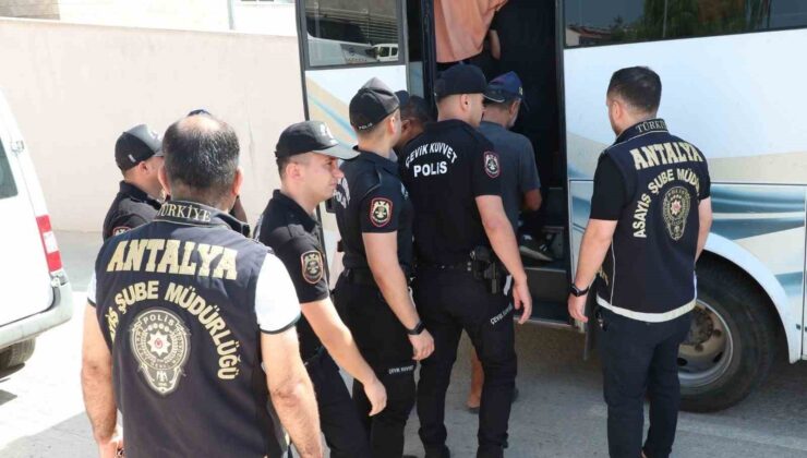 Antalya’da eş zamanlı operasyonda 92 aranan şahıs yakalandı