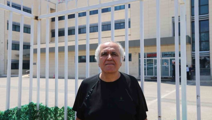 Baba ile oğlunun hayatını kaybettiği aynı kaldırımda yürürken aracın çarptığı genç hayatını kaybetti