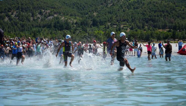 Beyaz kumları ve mavi sularıyla Salda Lake Triatlon nefes kesti
