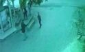 Bir elinde baston diğer elinde silahla köylülere kabusu yaşattı