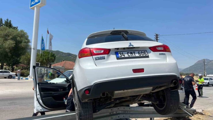 Burdur-Antalya Karayolu’nda iki otomobil çarpıştı: 2’si çocuk 5 yaralı