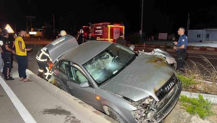 Burdur’da aydınlatma direğine çarpan otomobil alev aldı: 2 yaralı