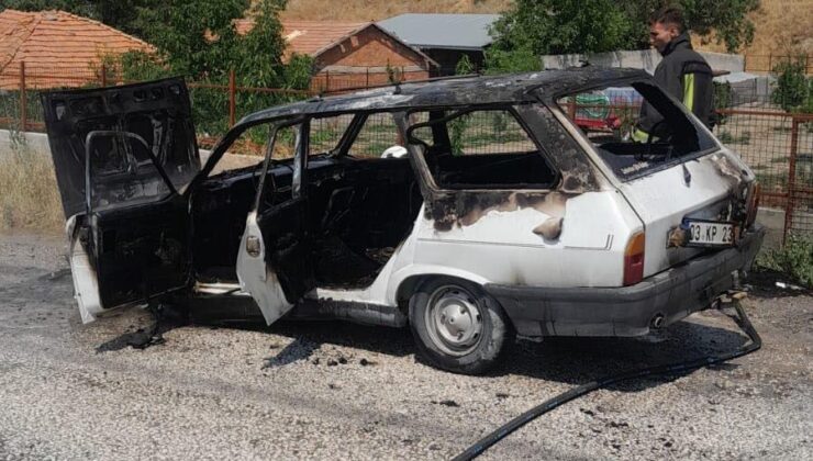 Burdur’da seyir halindeki araç yandı