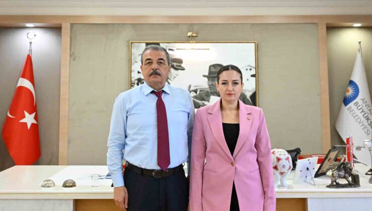 Büyükşehir Başkan Vekili Özdemir: “Başkanımızın niye böyle bir tutuklulukla baş başa kaldığını anlamakta güçlük çekiyoruz”