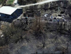 Depremde evi yıkılan kadının yeni yuvası için aldığı eşyalar yangında kül oldu