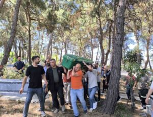 Doğum esnasında genç kadın vefat etti, evladı yaşama tutundu