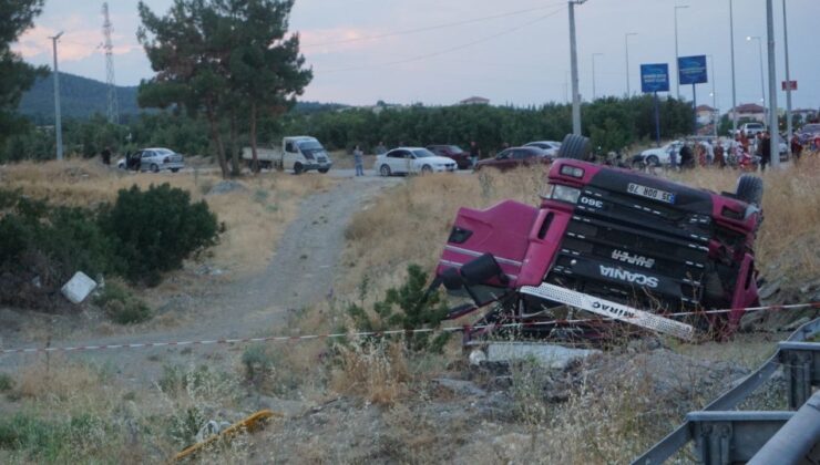 Domates yüklü kamyon şarampole devrildi: 1 ölü