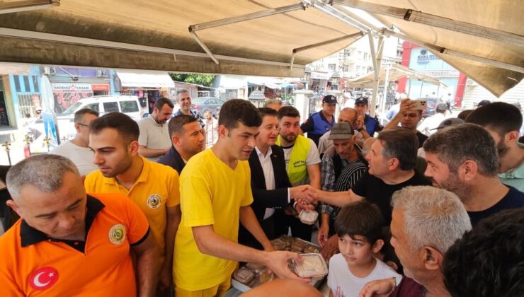 Dörtyol’da orman yangınında şehit düşen kahramanlar için helva dağıtıldı