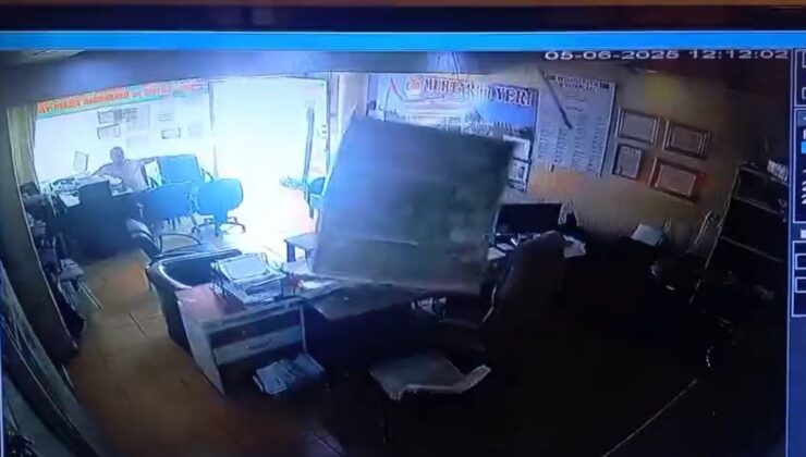 İş yerinin tavanının çökmesiyle neye uğradıklarını şaşırdılar