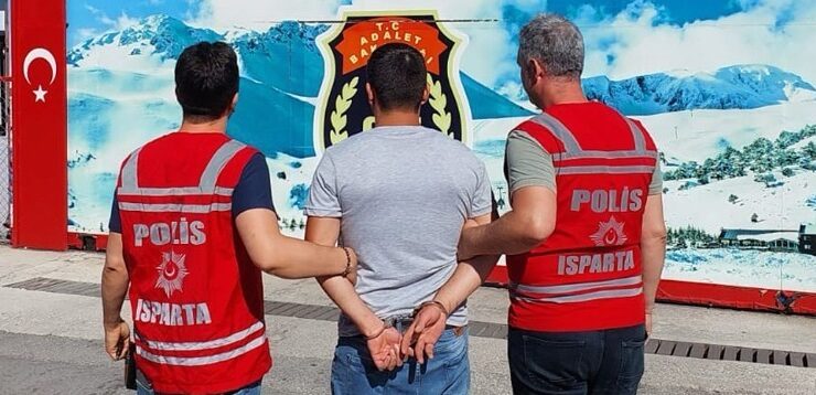 Isparta’da aranan 3 şahıs yakalanarak cezaevine gönderildi