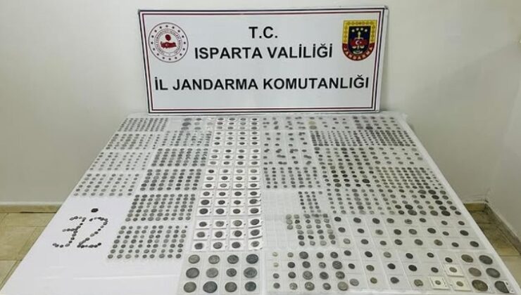 Isparta’da jandarmadan tarihi eser operasyonu: Bin 155 sikke ele geçirildi