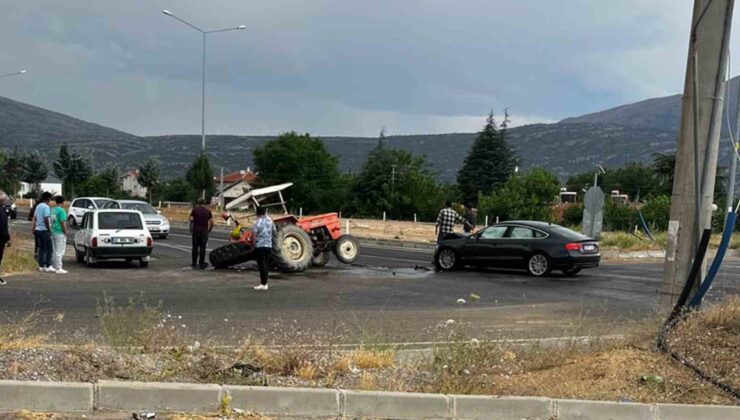 Isparta’da otomobil ile traktör çarpıştı: 2 yaralı