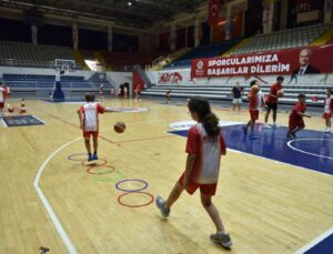 Kepez’de çocuklar sporla gelişiyor