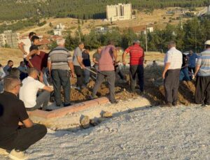 Lunapark çıkışı aracın çarpması sonucu hayatını kaybeden baba-oğul toprağa verildi