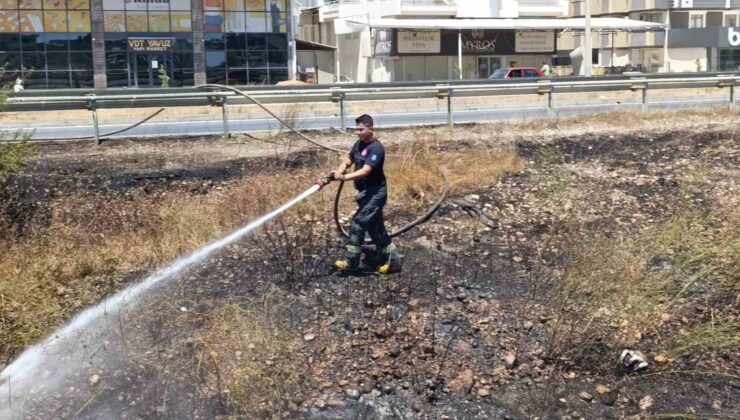 Manavgat’ta söndürülmeden atılan sigara sazlık yangınına neden oldu