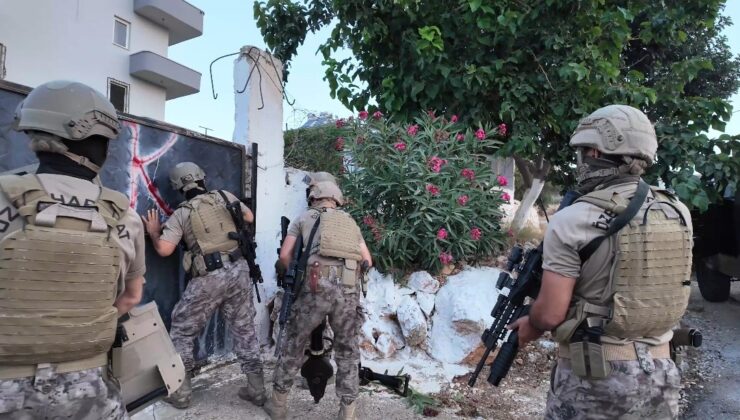 Mersin’de fuhuş operasyonu: 22 şüpheli gözaltına alındı