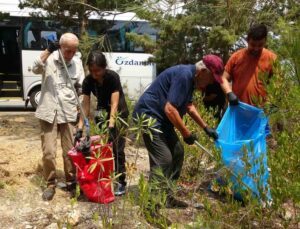 Mersin’de yaşlı bakım merkezi sakinlerinden orman yangınlarına karşı örnek davranış