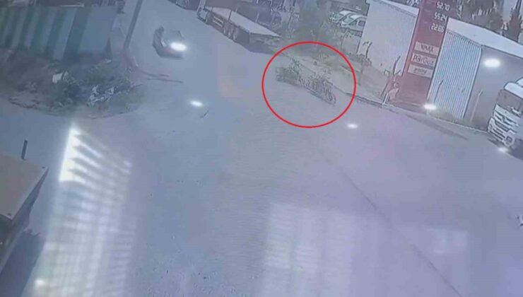 Motosikletlerin çarpışmasıyla yere savruldular