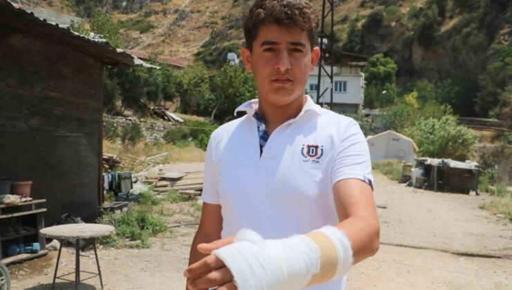 Orman yangınında alevler evine sıçramasın can pahasına diye mücadele veren çocuğun elini yamaçtan kopan kaya parçası kırdı