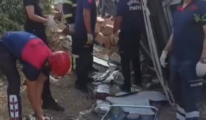 Osmaniye’de devrilen tırın sürücüsü yaralandı