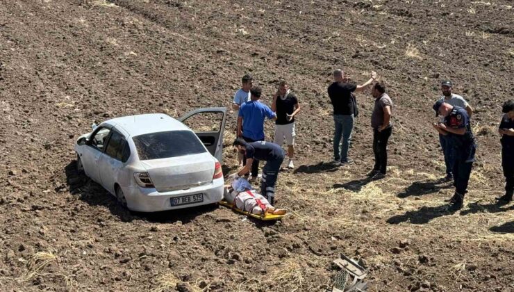 Osmaniye’de direksiyon hakimiyetini kaybeden sürücü tarlaya uçtu