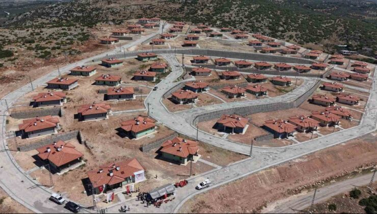 Osmaniye’de villa tipi köy evleri depremzedelerin yüzünü güldürdü