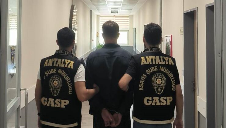 Oyuncak tabanca ile iş yeri soymaya çalıştı