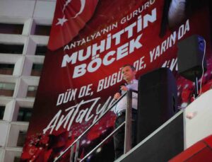 Özgür Özel’den Antalya’da miting