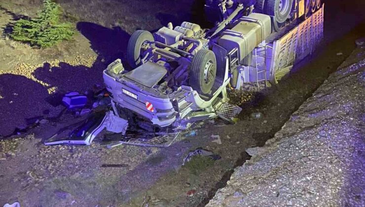 Şarkikaraağaç’ta devrilen tırın sürücüsü yaralandı