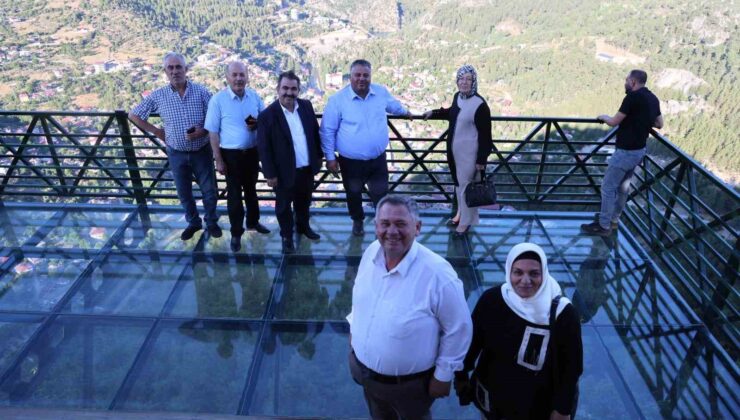 Sıcaktan bunalan Adanalılar Feke ilçesine akın etti