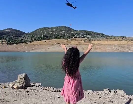 Skorsky pilotundan küçük çocuğa yürek ısıtan selam