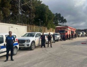 Suriye’de 11 gün süren alevleri kontrol altına alan ekipler konvoyla sirenler eşliğinde Hatay’a döndüler