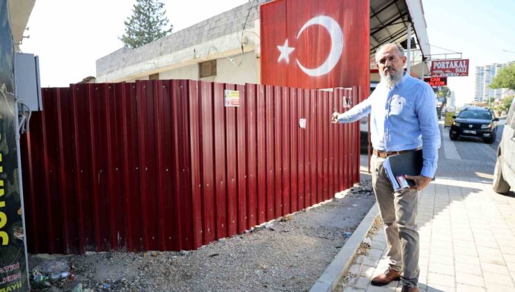 “Tapulu arazim” dedi, sokağın girişini kapattı