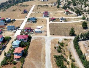 Tarsus Belediyesi Kahraman Gülek’te yol ve ulaşım çalışmalarını sürdürüyor